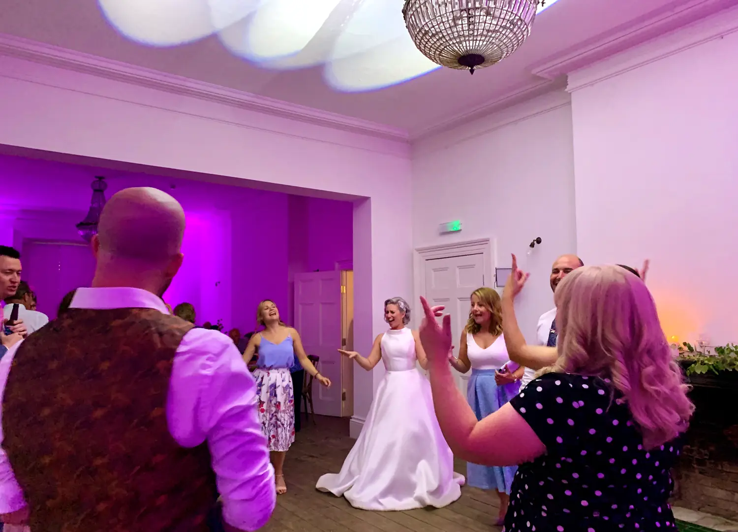 How Much Does A Wedding DJ Cost?